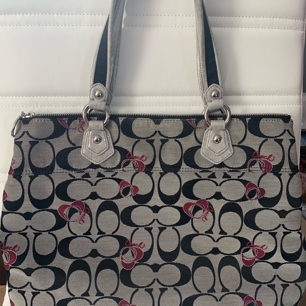 Coach Poppy Signature Heart Glam Tote **RARE** - Picture 2 of 8